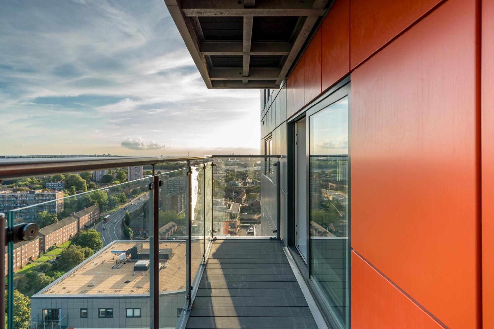 Skyvillion - London River Thames Top Floor Apartments By Woolwich Ferry, Mins To London Excel, O2 Arena , London City Airport With Parking Zewnętrze zdjęcie